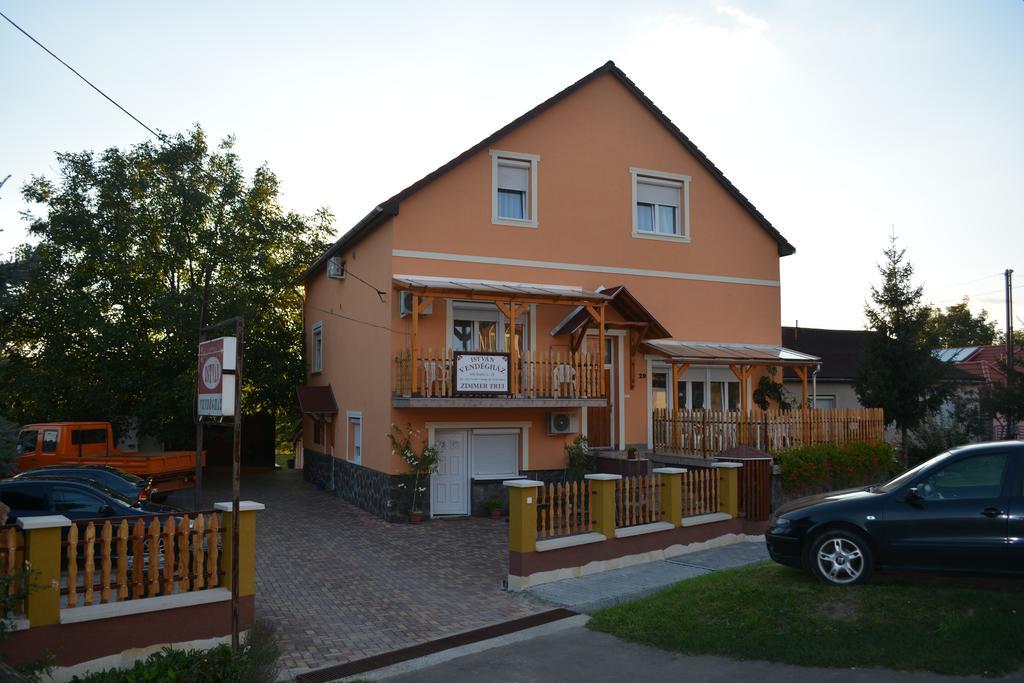 Istvan Vendeghaz Hotell Egerszalók Exteriör bild